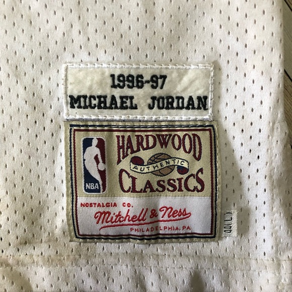 Michael Jordan Jersey Mitchell & Ness 96-97 Hardwood Classics. Size L (44) White - Picture 7 of 8